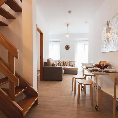 Houses 16: Charming In Appartement