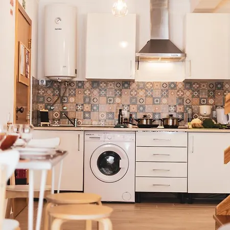 Apartment Houses 16: Charming In Peniche
